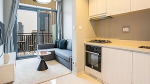 Flat-screen TV - Fascinating 1BR Apt in Zada Tower (Dubai)