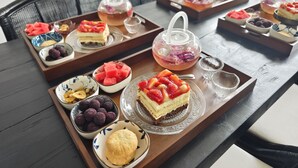 Free daily cooked-to-order breakfast - Qizi Mountain Lodge (Dali)