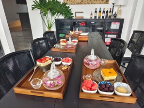 Tägliches inbegriffenes nach Wunsch zubereitetes Frühstück