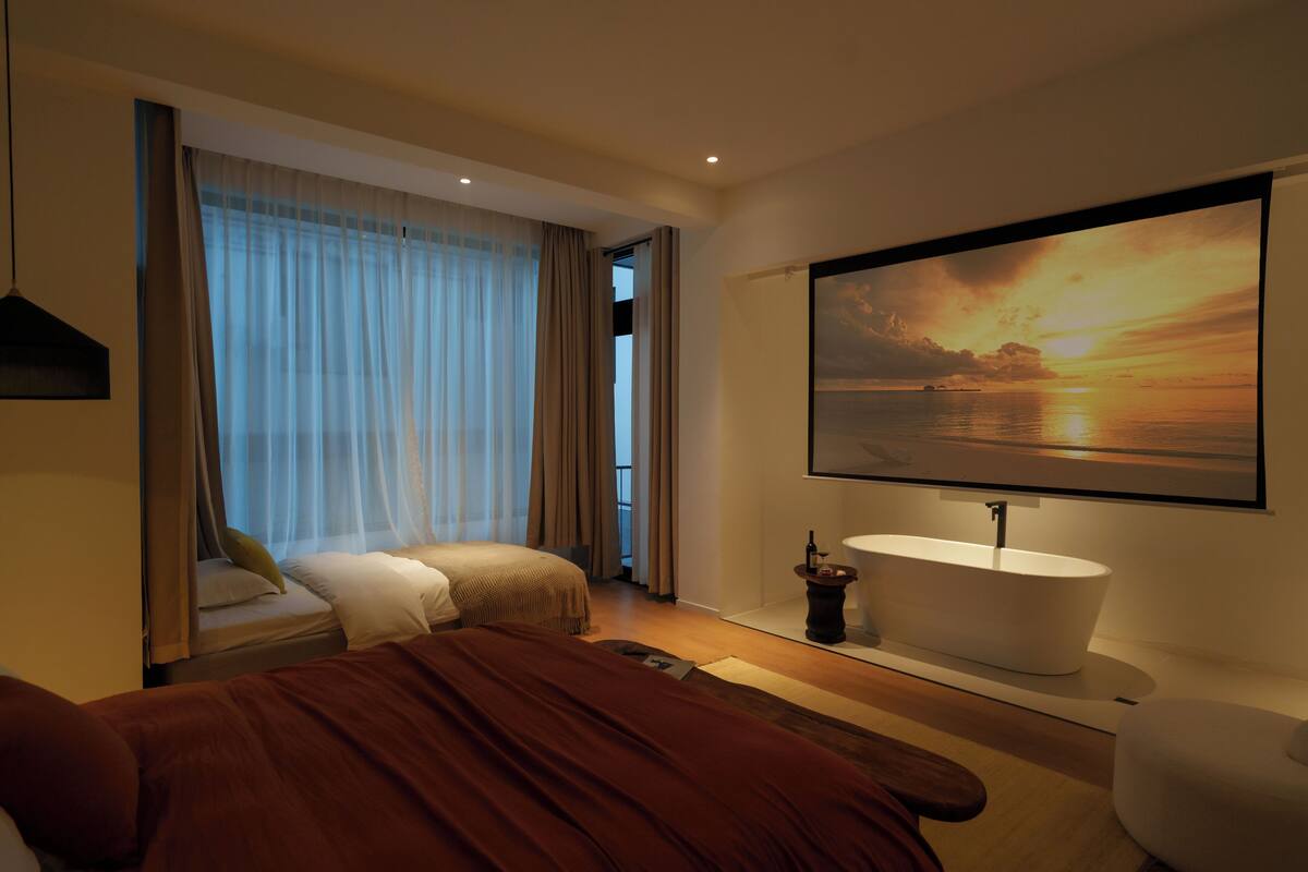 Luxury Twin Room, Lanai, Courtyard View | Desk, laptop workspace, WiFi (free)