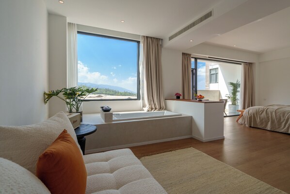 Luxury Studio Suite, Balcony, Mountain View