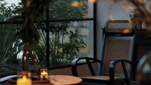 Lobby sitting area - Qizi Mountain Lodge (Dali)