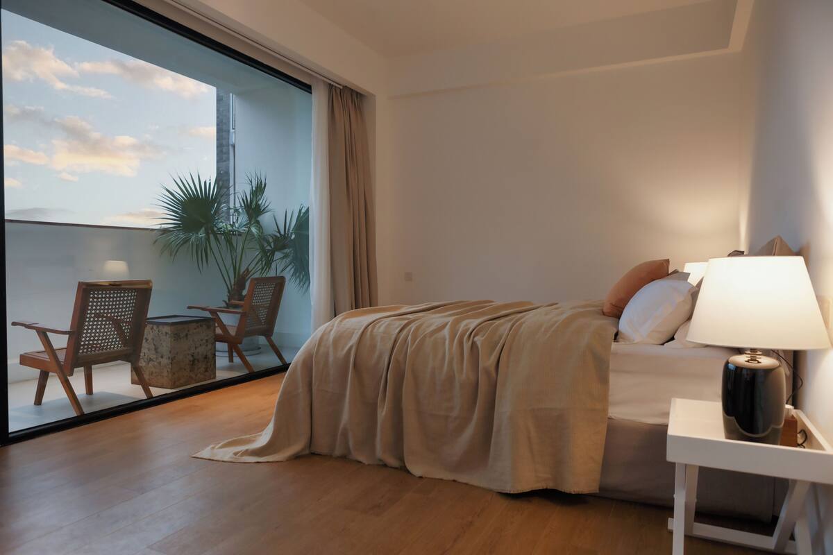 Luxury Studio Suite, Balcony, Mountain View | Desk, laptop workspace, WiFi (free)