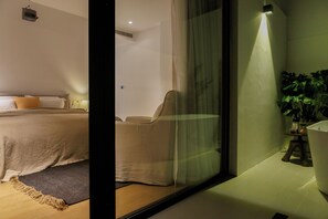Habitació de luxe, vistes al pati | Escriptori, espai de treball apte per a portàtils i wifi gratuïta