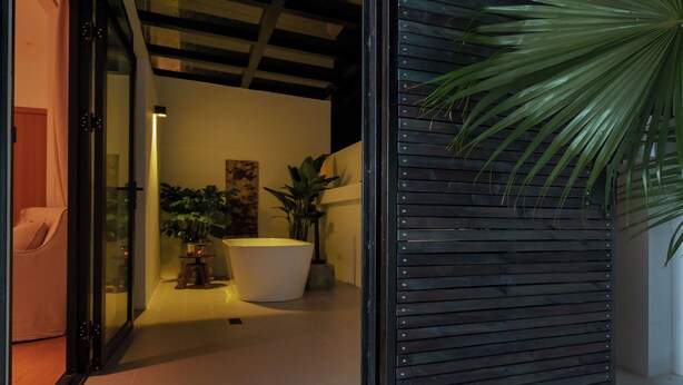 Luxury Room, Courtyard View | Terrace/patio - Qizi Mountain Lodge (Dali)