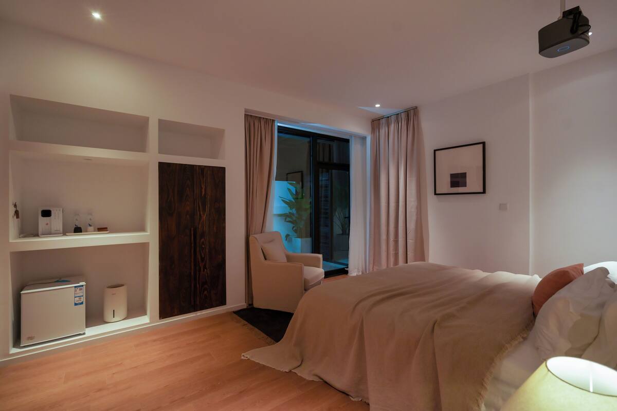 Luxury Room, Courtyard View | Desk, laptop workspace, WiFi (free)