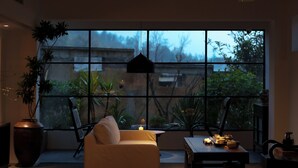 Lobby sitting area - Qizi Mountain Lodge (Dali)
