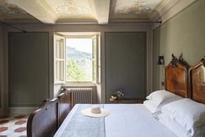 6 bedrooms, travel crib, WiFi (free) - Stunning  villa for 12 guests with private pool, WIFI, TV, terrace and panoramic view, close to ... (Santo Stefano Belbo)