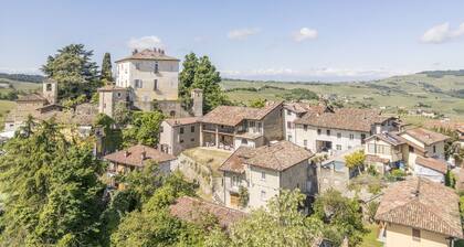 Nice apartment for 4 guests with pool, WIFI, TV and balcony, close to Alba