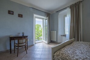 1 bedroom, travel cot, free WiFi