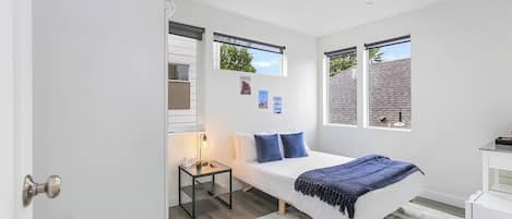 1 slaapkamer, een strijkplank/strijkijzer, wifi, beddengoed