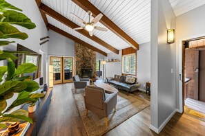 TV, fireplace - Incline Tranquil Loft (Incline Village)