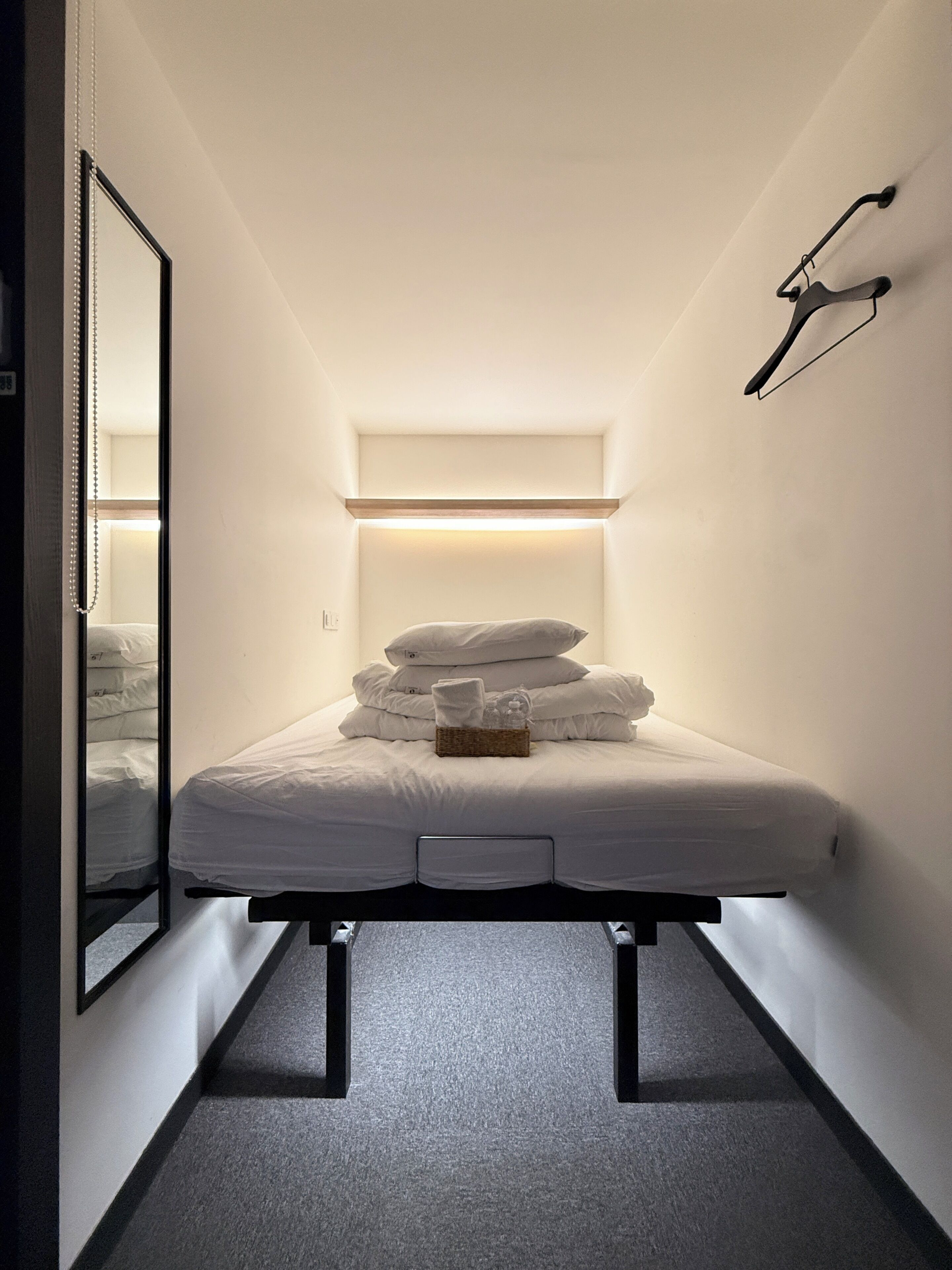 Double Room, Women only