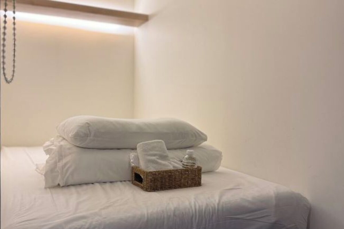 Memory foam beds, laptop workspace, WiFi (free)