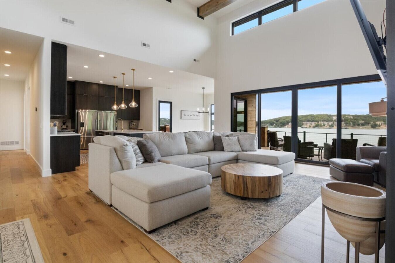 Smart TV, fireplace, stereo