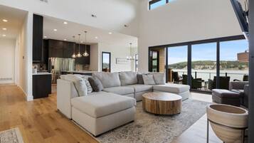 Smart TV, fireplace, stereo