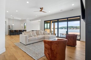 Unclassified image, 3 of 76, button - Moonlight Manor - Private Pool, Theatre Room & More! (Sunrise Beach)