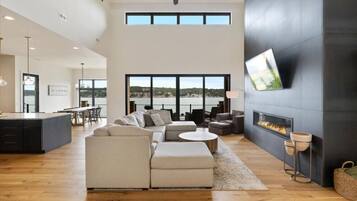 Smart TV, fireplace, stereo