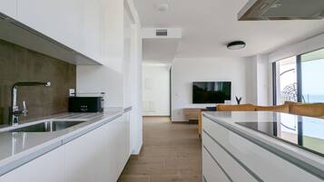 Micro-ondes, four, plaque de cuisson, lave-vaisselle