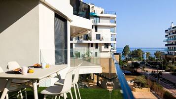 屋外ダイニングエリア