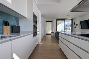 Micro-ondes, four, plaque de cuisson, lave-vaisselle