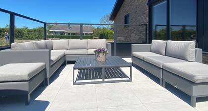 Neuws Ferienhaus Panda mit Südterrasse, in der Nähe von Wäldern und Freibad.