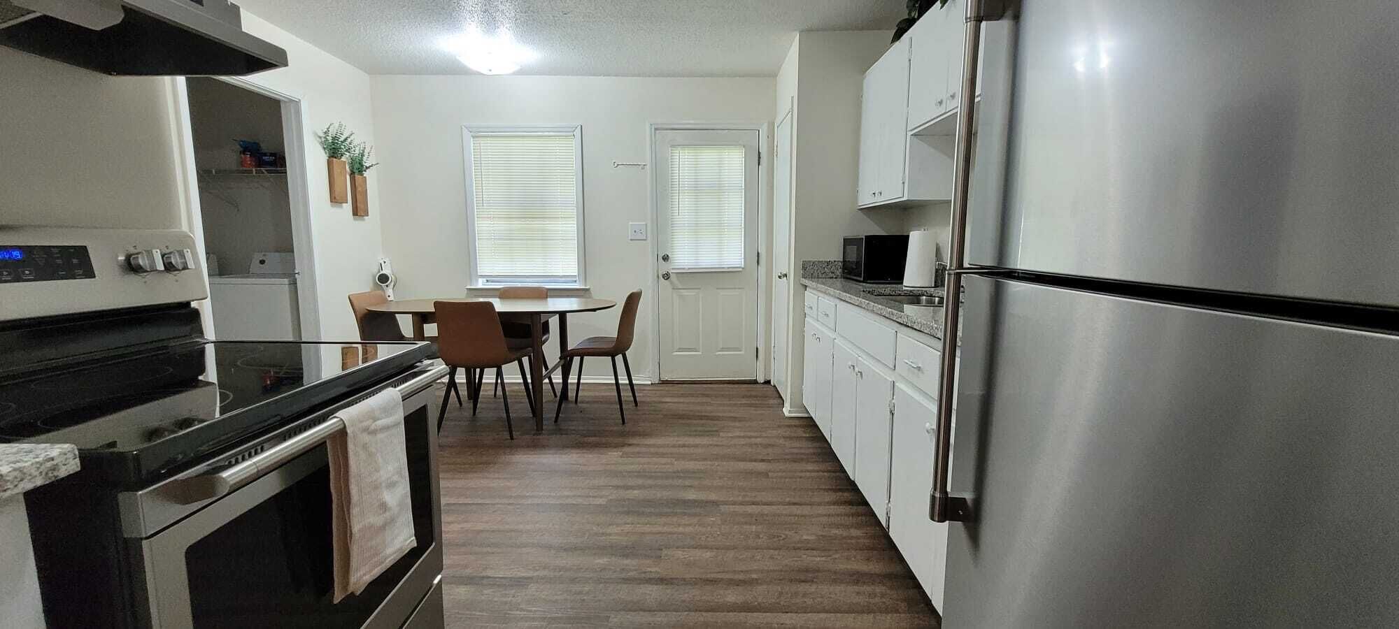 Refrigerador, microondas, horno, placa de cocina