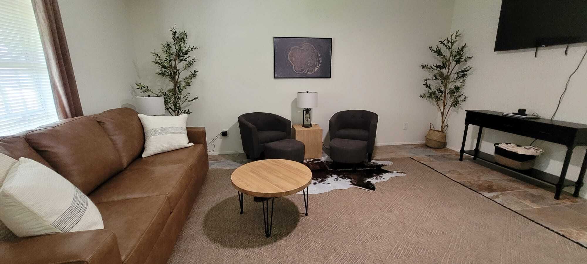 3BR Near Airport | Fast WiFi | Pet Friendly