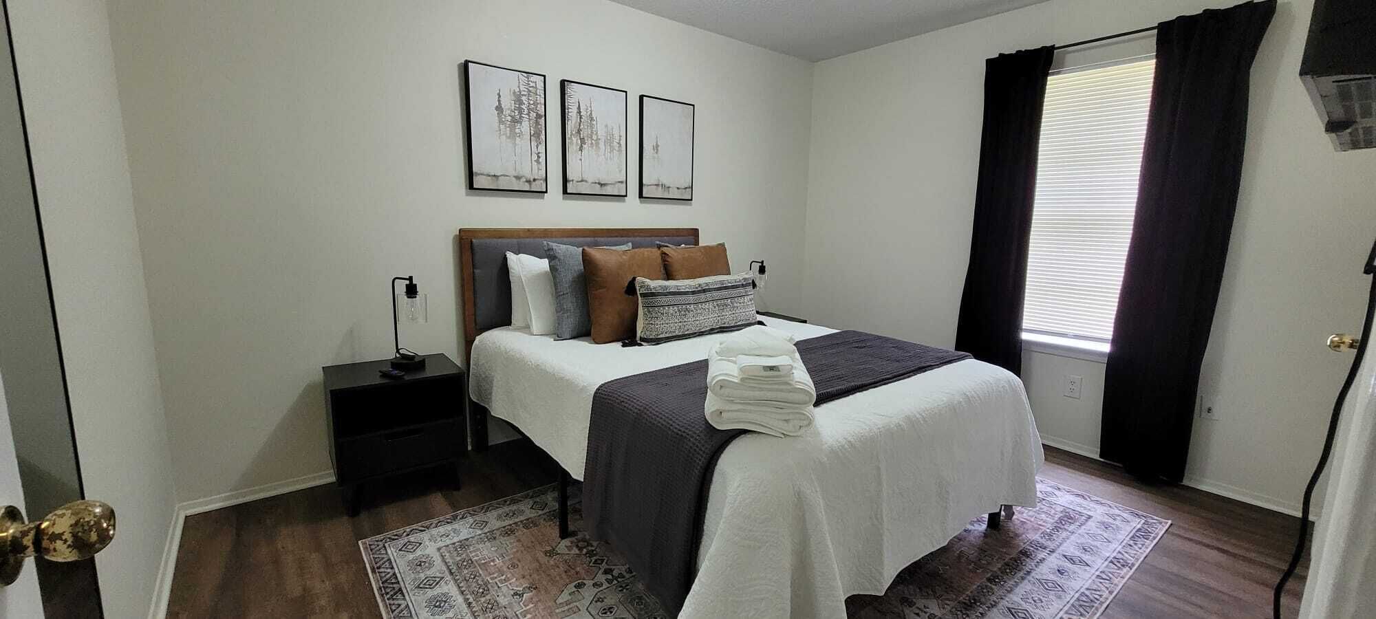 2 bedrooms, iron/ironing board, WiFi, bed sheets