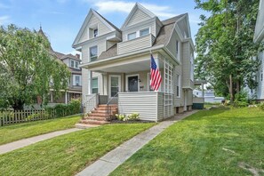 Exterior - 5 Mins CDGA Wedding Venues | 4 BR | Walk to Town (Canandaigua)