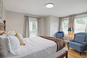 4 bedrooms, iron/ironing board, WiFi, bed sheets