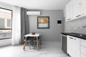 Estudi Deluxe, cuina | Menjador