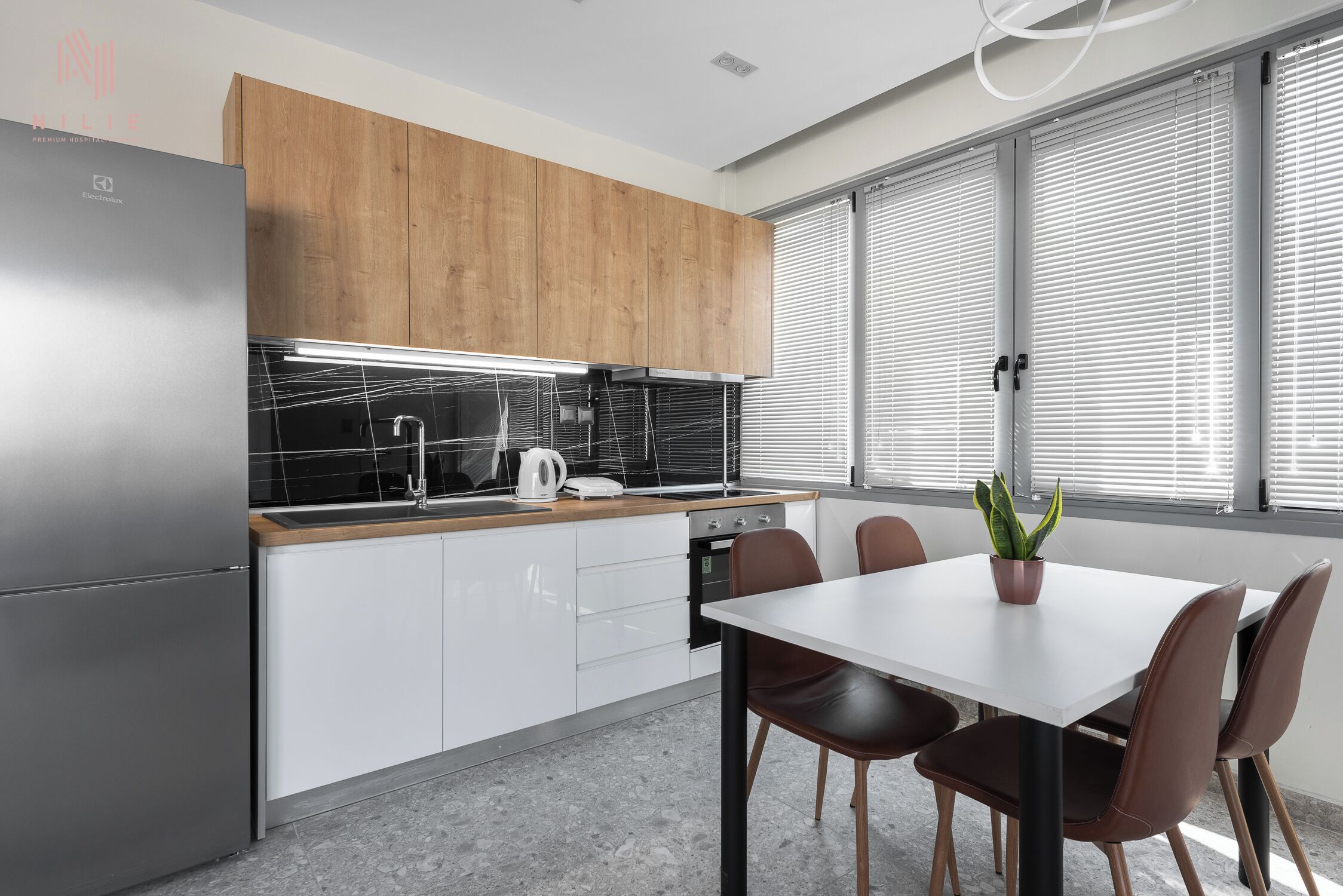 Superior-Apartment, 1 Schlafzimmer, Balkon, Stadtblick | Esszimmer