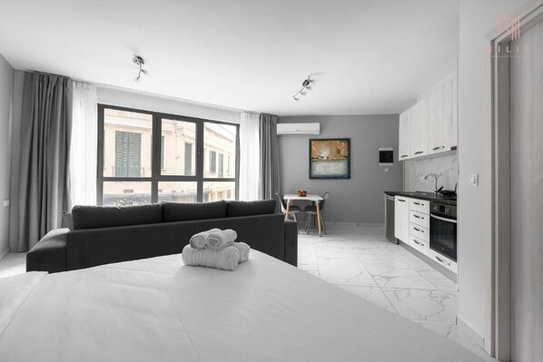 Deluxe Studio, Kitchen | Dining room