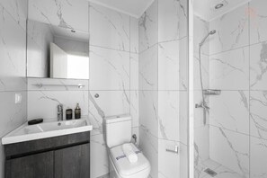 Deluxe studio, keuken | Badkamer