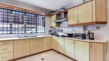 Fridge, microwave, stovetop, cookware/dishes/utensils