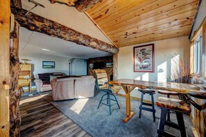 Fernseher, Kamin, Arbeitsbereiche