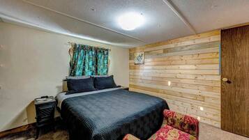 3 bedrooms, desk, iron/ironing board, WiFi