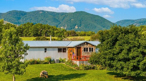 Gone Fishin' | Private Hot Tub, BBQ & Garage Lounge | Pet-Friendly Mountain Hideaway in Story, WY | 3 Bed, Sleeps 6 | 20 Min to Sheridan