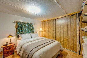 3 Schlafzimmer, Schreibtisch, Bügeleisen/Bügelbrett, WLAN