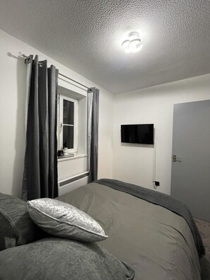 Apartment | 2 bedrooms, iron/ironing board, free WiFi, bed sheets - Cosy Cardiff Apartment Near City Centre (Cardiff)