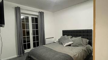 Apartment | 2 bedrooms, iron/ironing board, free WiFi, bed sheets