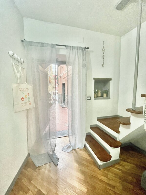 Apartament, no fumadors | Sala d'estar | Televisor de pantalla plana