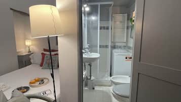 Apartment, Non Smoking | Bathroom