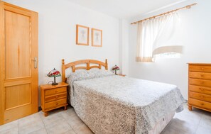 2 bedrooms, travel crib, free WiFi