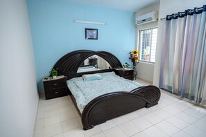 3 chambres, fer et planche à repasser, Wi-Fi, draps fournis