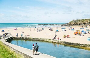 A beach with tents and people. - Beautiful cottage Snugglers Nook in heart of Bude near the beach, river & canal. (Bude)