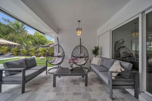 Terrace/patio - Miami Casa Bella I Near Beaches, heated Pool. (North Miami)