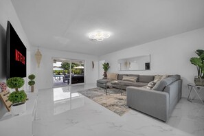 TV - Miami Casa Bella I Near Beaches, heated Pool. (North Miami)