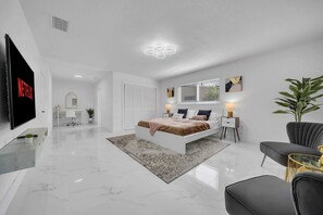 Iron/ironing board, WiFi, bed sheets